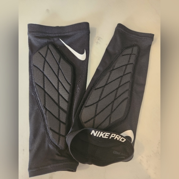 Nike Pro elbow sleeves - Picture 2 of 3